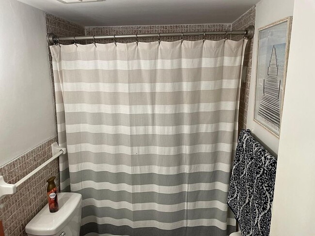 Building Photo - "Charming 1-Bedroom Oasis with Spacious Living in the Heart of Coral Gables!"