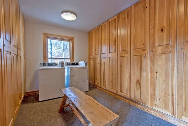 Building Photo - 2740 Shadowmoon Ln