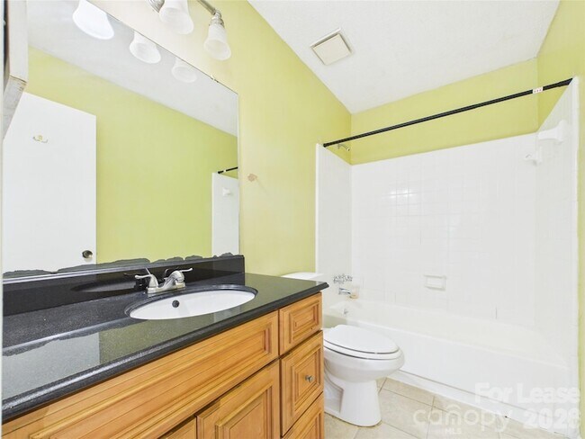 Building Photo - 8811 Hunter Ridge Dr