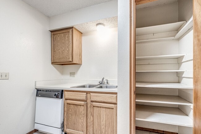 Building Photo - Charming 2 bed 2 bath duplex in Norman