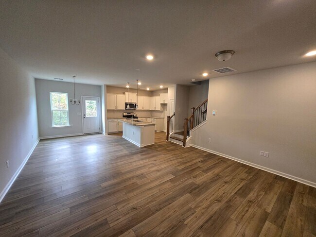 Building Photo - Charming 3 Bedroom Home Located in Raleigh