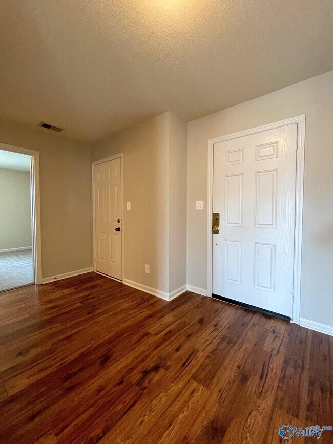 Building Photo - 3412 Castlecreek Dr SW