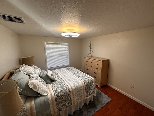 Building Photo - 1129 Riviera St