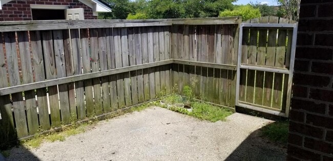 Building Photo - 18 Upton Ct Dr