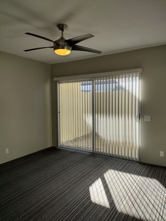 Building Photo - 558-560-562 Calle Abronia S