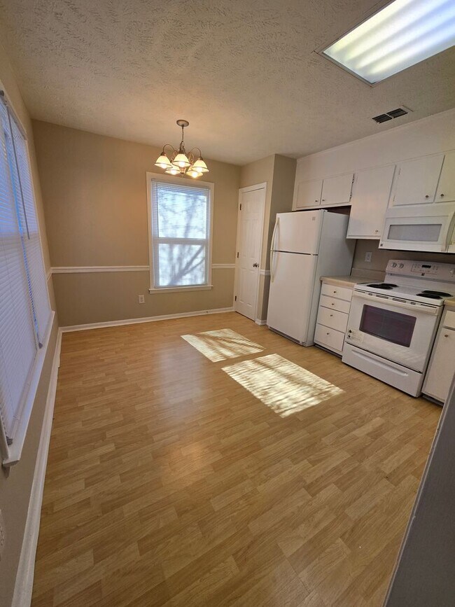 Building Photo - Cozy home for rent