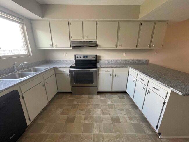 Building Photo - 524 Calhoun St