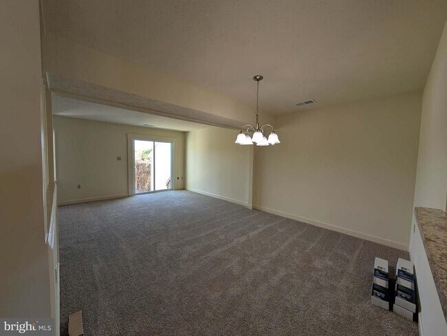 Building Photo - 105 Equestrian Dr