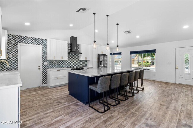 Building Photo - 1041 E Kristal Way