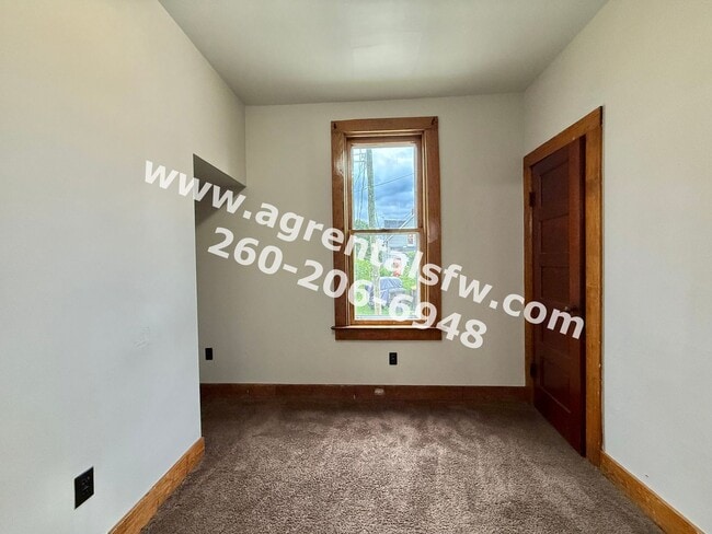 Building Photo - 4 Bedroom House- (Section 8 OK!)