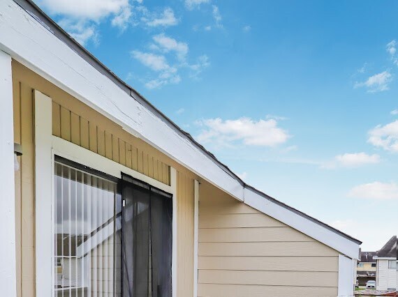 Building Photo - 8323 Wilcrest Dr