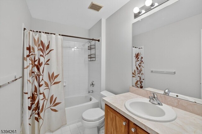 Building Photo - 535 Coventry Dr