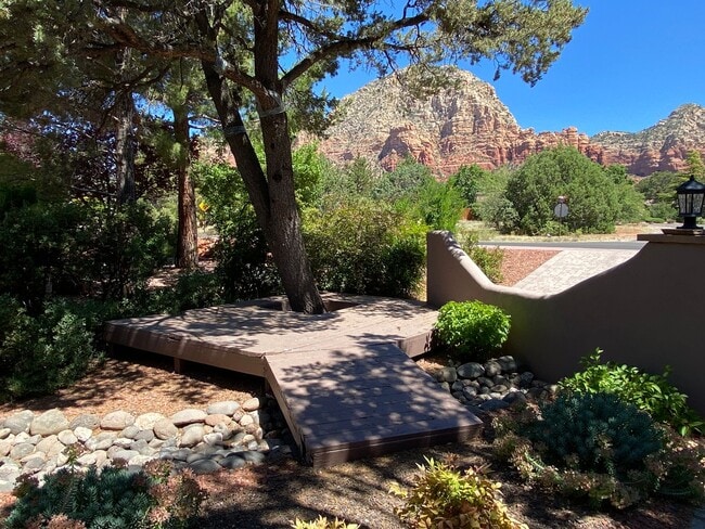 Building Photo - 2285 Sanborn Dr