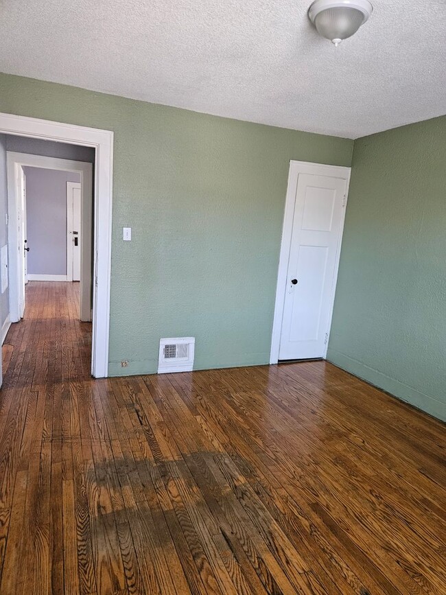 Building Photo - (DNT)3420NVelRPhillipsM