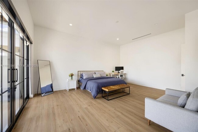 Building Photo - 885 NE 76th St