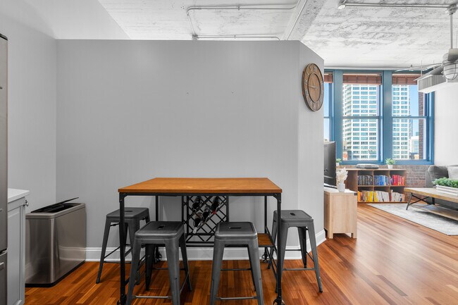 Building Photo - 124 W Polk St