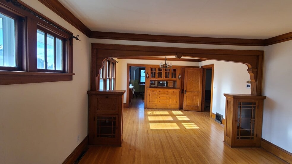 Building Photo - 1479 Albany Ave