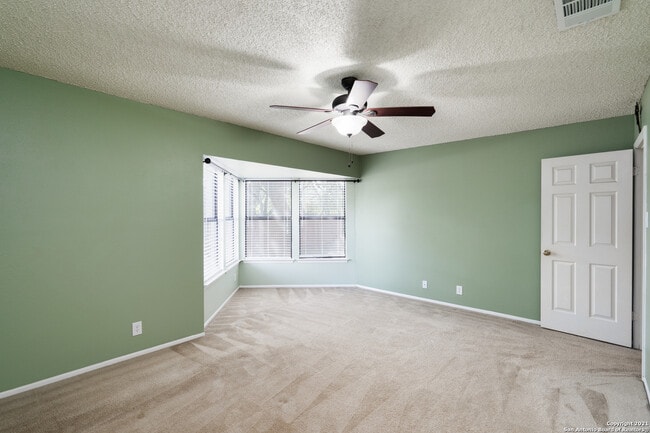 Building Photo - 9614 Fern Crest