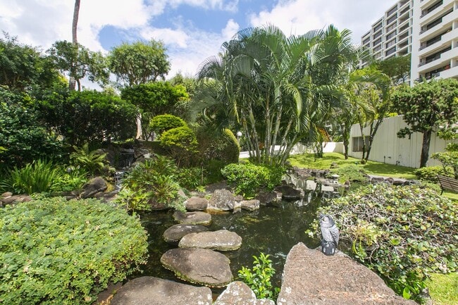 Building Photo - Naniwa Gardens - 1 bdrm/1 bath/1 covered p...