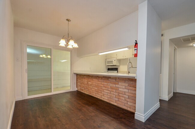 Building Photo - 8810 Ilona Ln