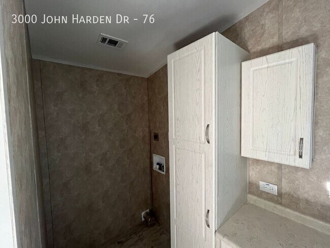 Building Photo - 3000 John Harden Dr