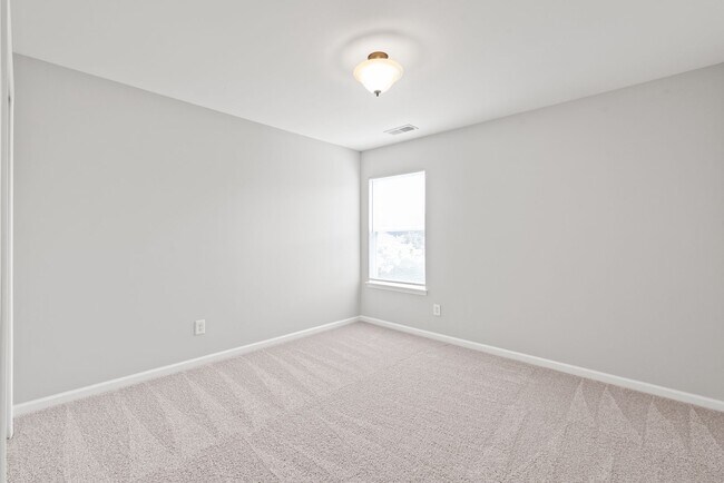 Building Photo - Move-in Ready (Fresh Paint, New Carpet!)