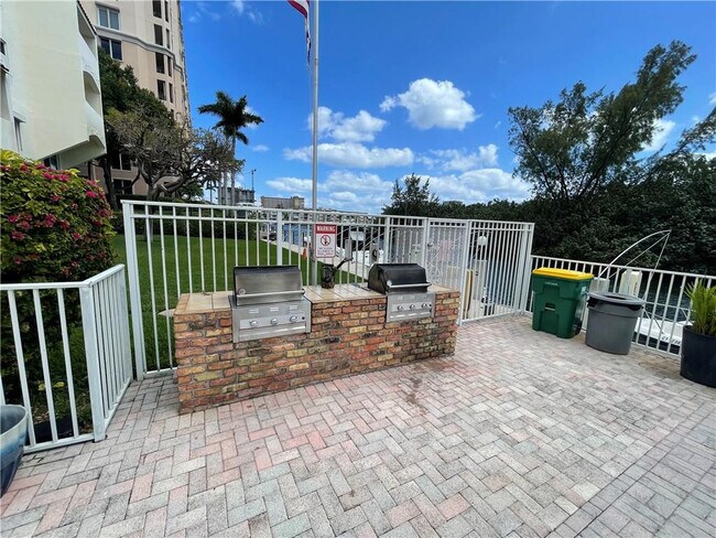 Building Photo - 2840 NE 14th Street Causeway