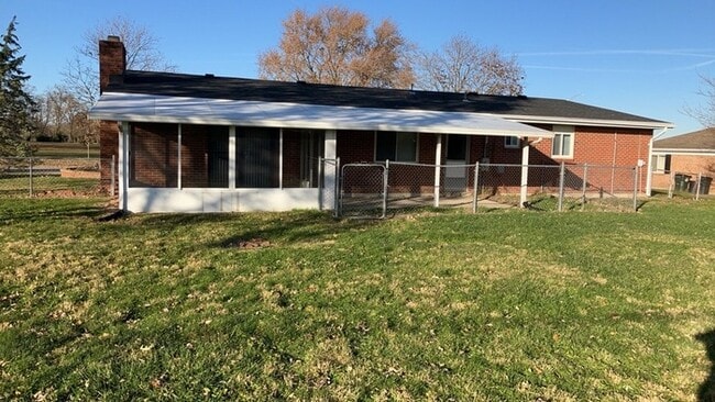 Building Photo - 970 W Alkaline Springs Rd