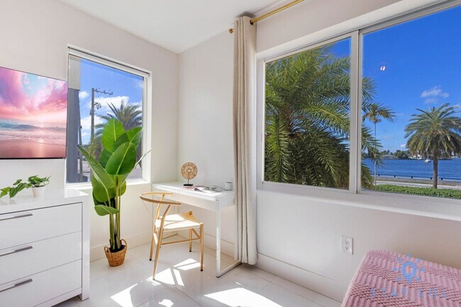 Building Photo - 809 S Ocean Dr