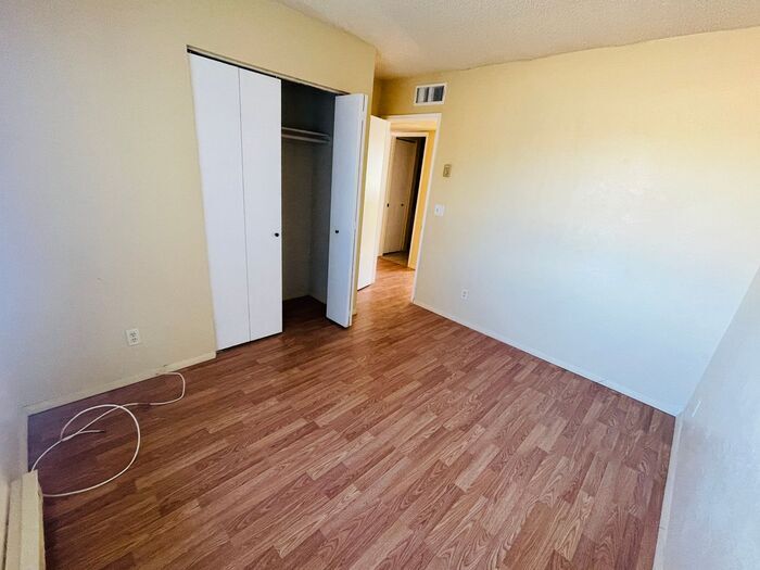 Building Photo - 330 E Corona Rd