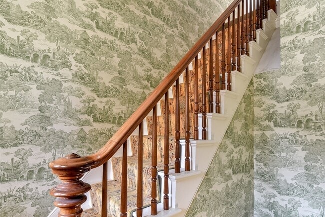 Building Photo - 110 Main St