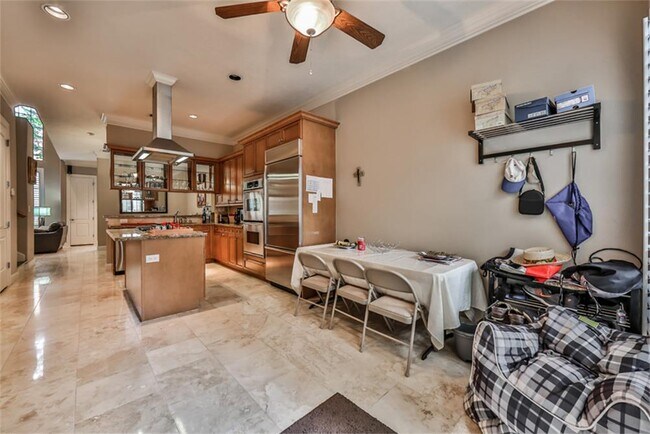 Building Photo - 1005 Memorial Village Dr