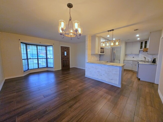 Building Photo - 126 La Silla Dr