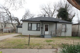 Building Photo - 3 or 4 bedrooms! Your Choice!