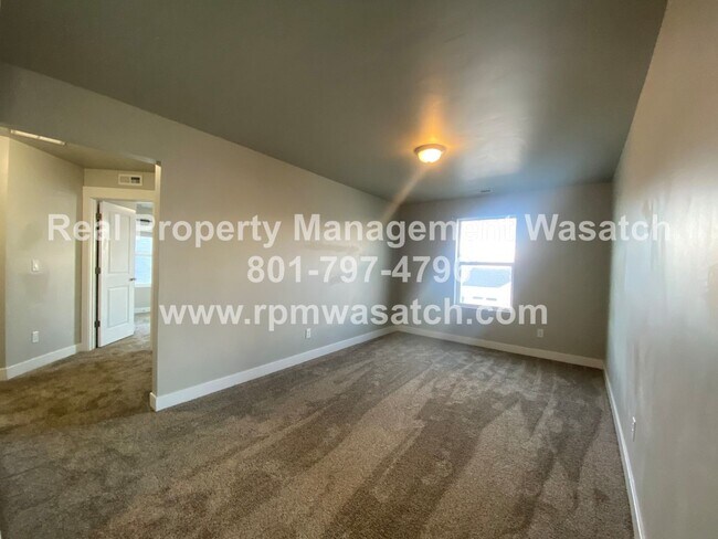 Building Photo - Rent This Beautiful 3 Bedroom 2.5 Bathroom...