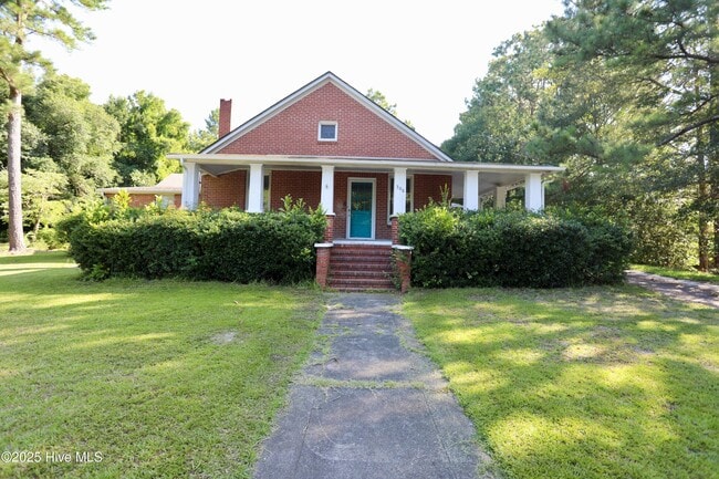 Primary Photo - 308 Summit St