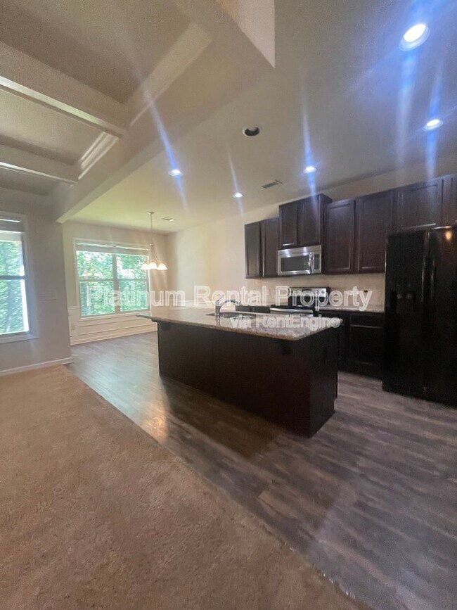 Building Photo - 7350 Silk Tree Pt