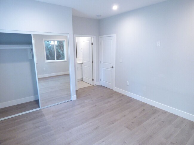 Building Photo - 1258 N Hobart Blvd