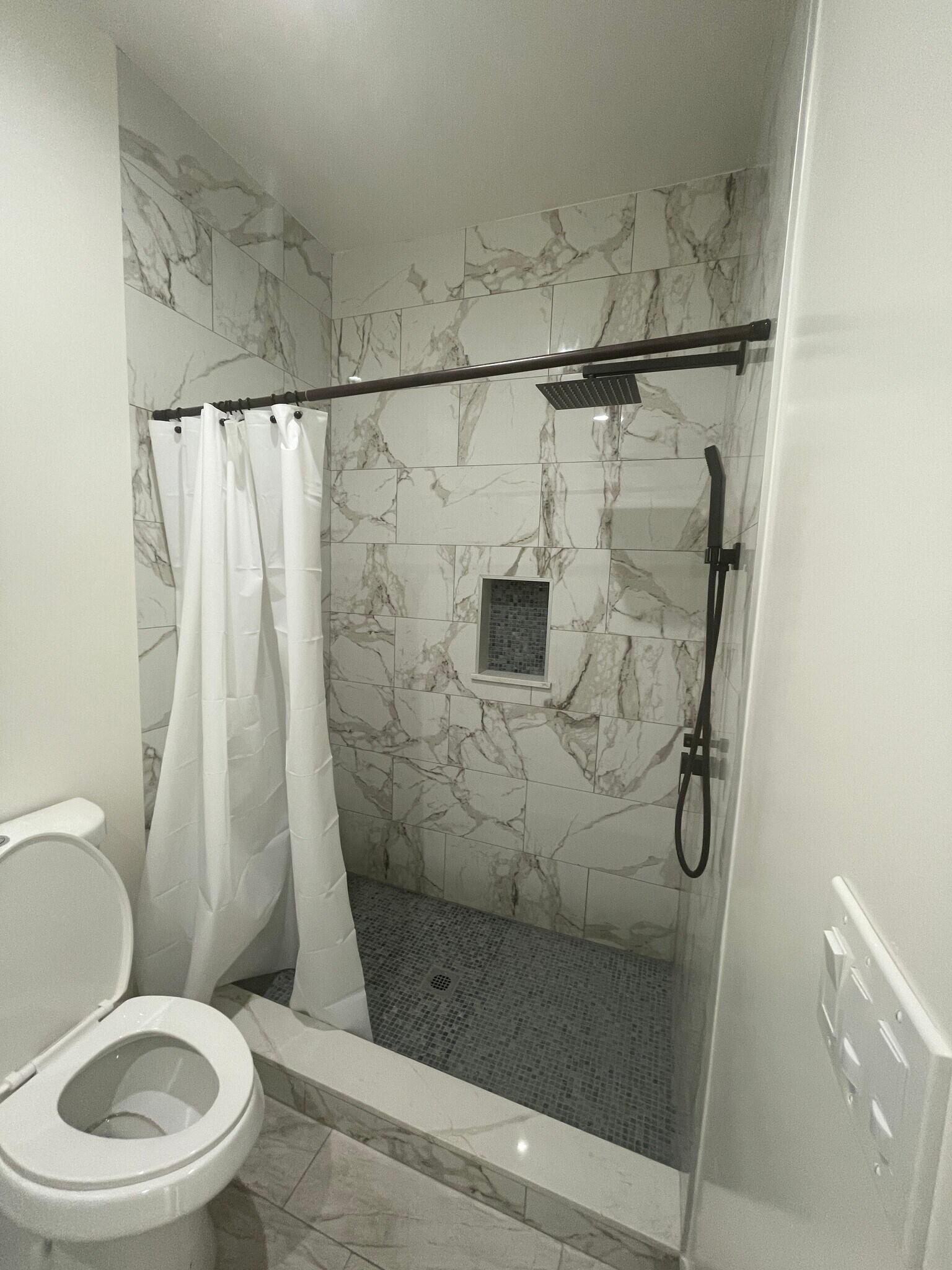 Shower - 600 W Palmer St