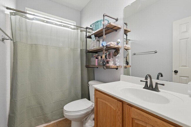 Building Photo - 10701 Los Rios Dr