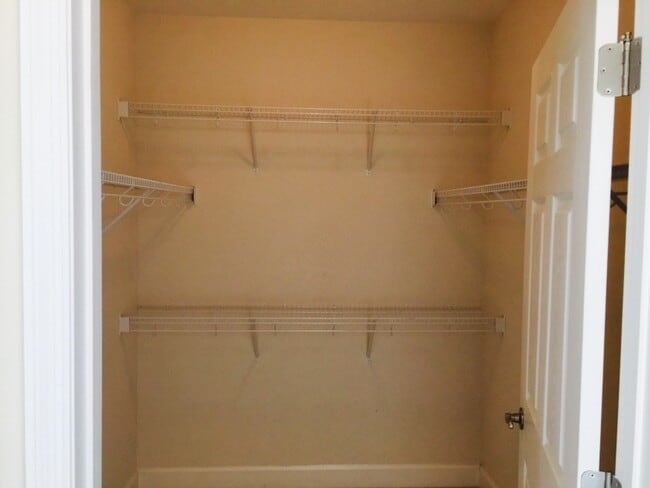 Building Photo - Luxurious 3 bed 2 bath condo with Great View in Toscana!!!