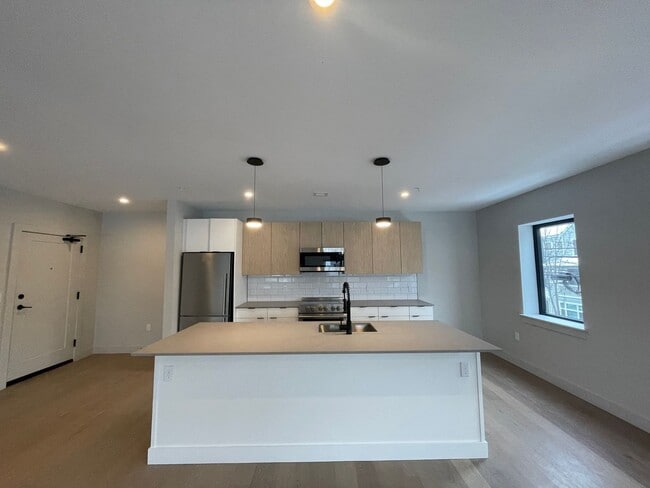 Building Photo - New construction condo available now!