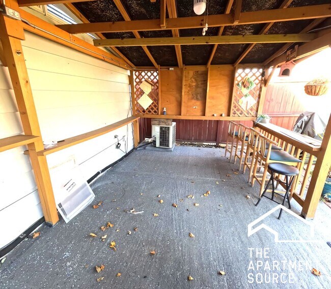 Building Photo - 3117 N Mango Ave