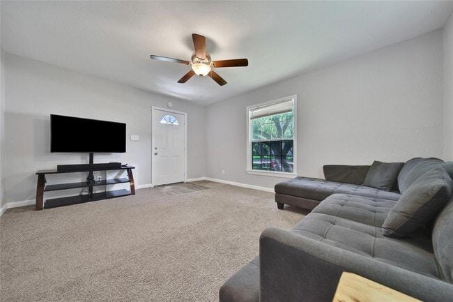 Building Photo - 1606 W 8th St