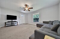 Building Photo - 1606 W 8th St