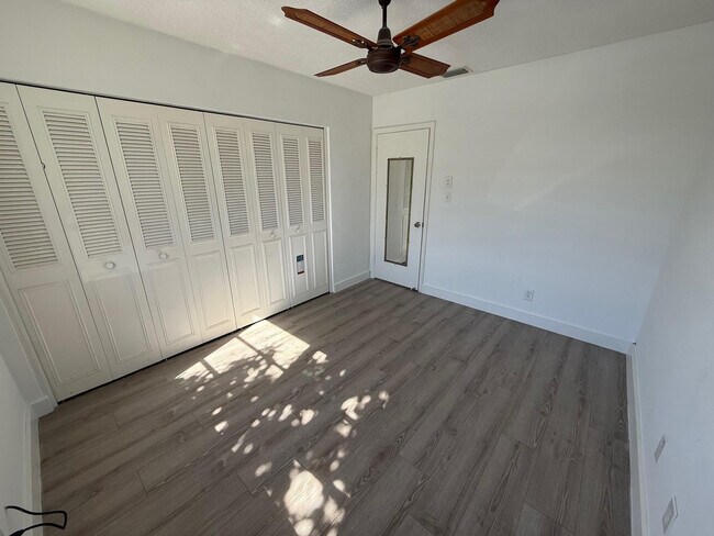 Building Photo - 6805 NW 75th Dr