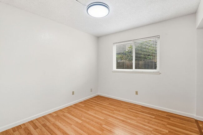 Building Photo - 10028 Biscanewoods Way