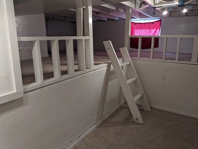 Building Photo - 2227 N Grand Ave