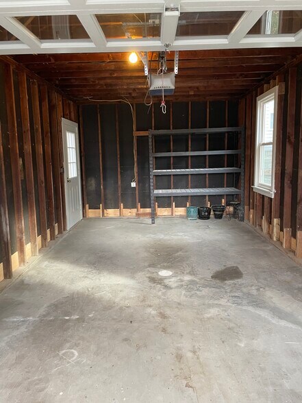 Building Photo - 206 Eastwood Ave