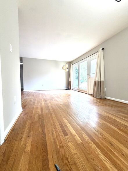 Building Photo - 5412 Amberwood Ln